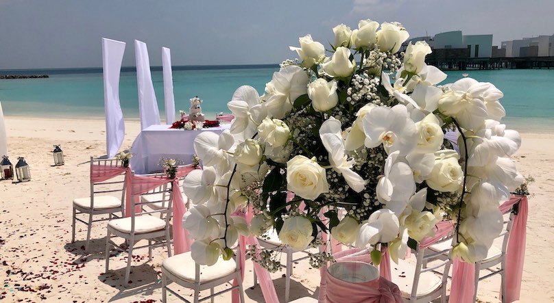 Blumenstraus Malediven Hochzeit am Strand